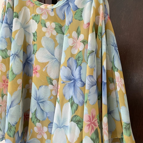 FLORAL TOP - Picture 2 of 3